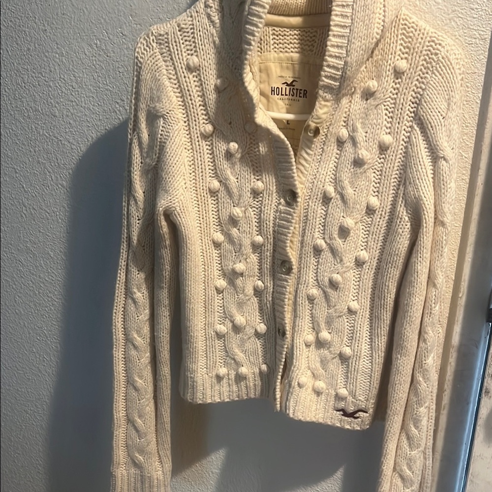 Hollister Women's Cream Cable Knit Sweater